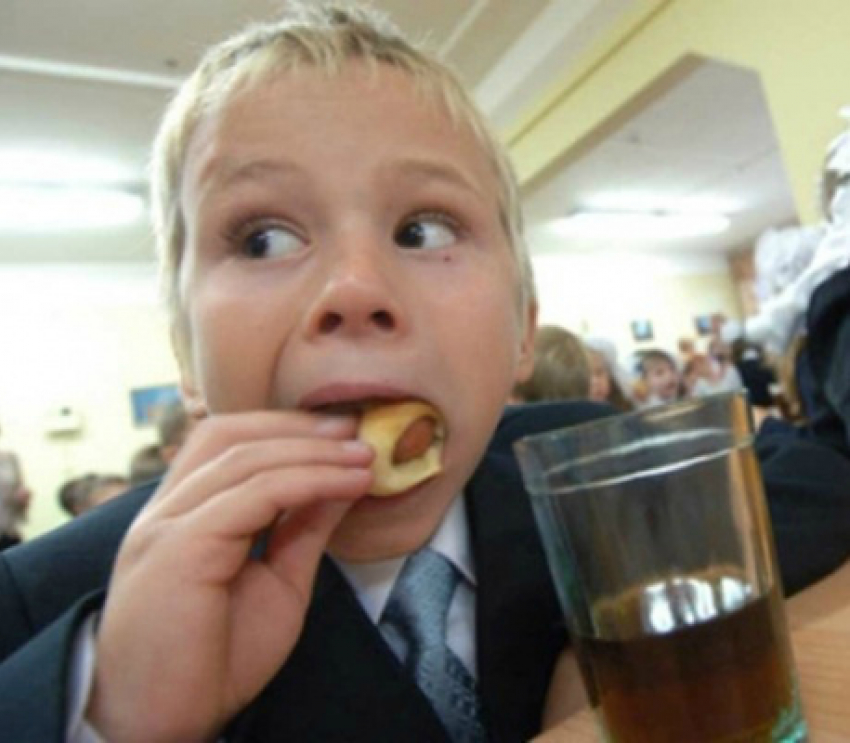 В школах Волгограда питание учеников подорожало в 2,5 раза 