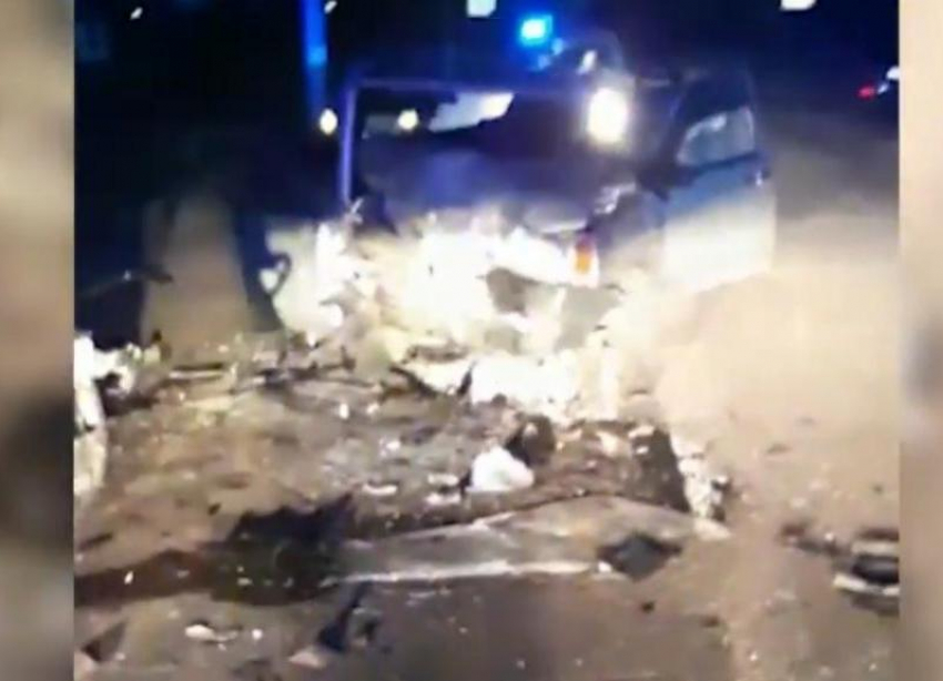 Страшное ДТП в Волгоградской области, где  15-летняя девушка умерла в больнице, еще трое пострадали, попало на видео 