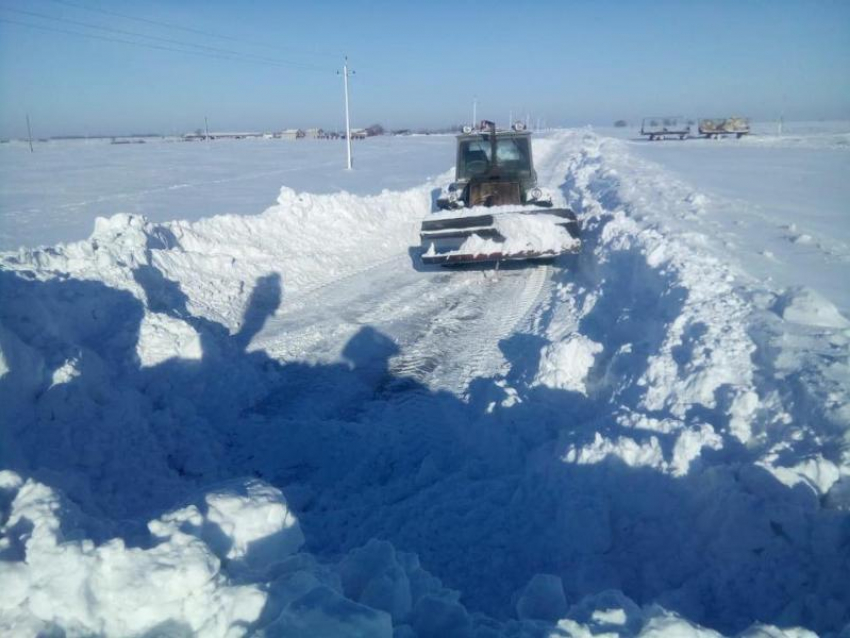 Из-за обильного снегопада остались без электричества жители 20 сел в Волгоградской области