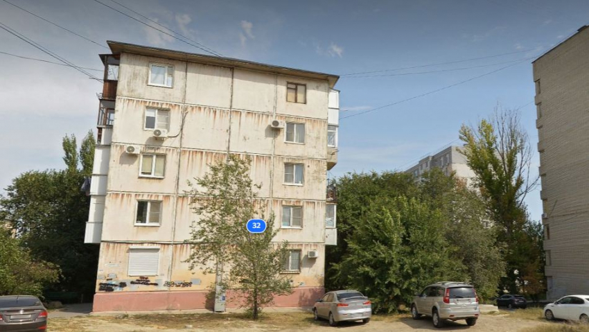 Жилая пятиэтажка пострадала при массированной атаке украинских БПЛА на Волгоград