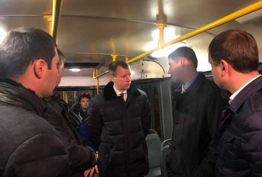 Депутатам Волгоградской гордумы пришлось поехать на трамвае