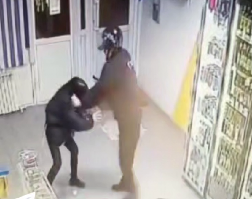  «Полезла в драку — ты не женщина, а спарринг-партнер»: разбившему волгоградке нос сотруднику ГБР нашли оправдания