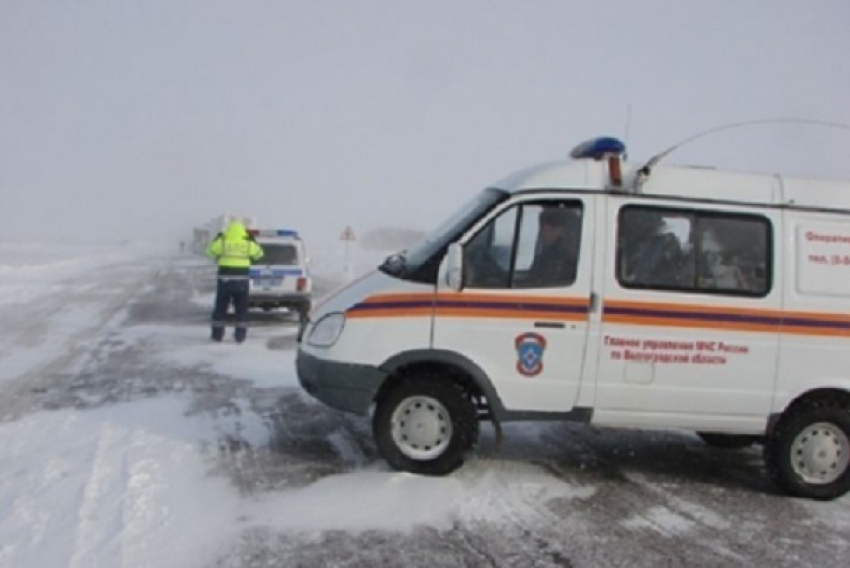 Из-за ледяного дождя перекрыли федеральную трассу в Волгоградской области