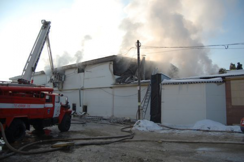 В городе-спутнике Волгограда у предпринимателя сожгли склад