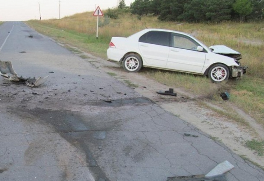 В лобовом столкновении под Волгоградом погиб водитель и пострадала 15-летняя пассажирка 