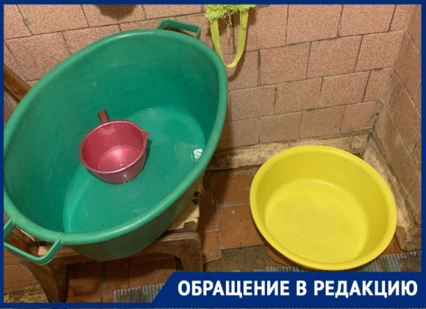 «Купаемся в кипятке, стираем вручную»: общежитие в Волгограде вторую неделю выживает без холодной воды