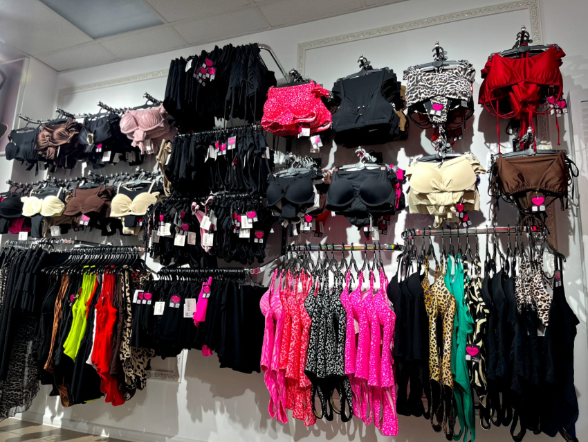 Большой выбор купальников со скидкой 50% и плавок по невероятно низким ценам!