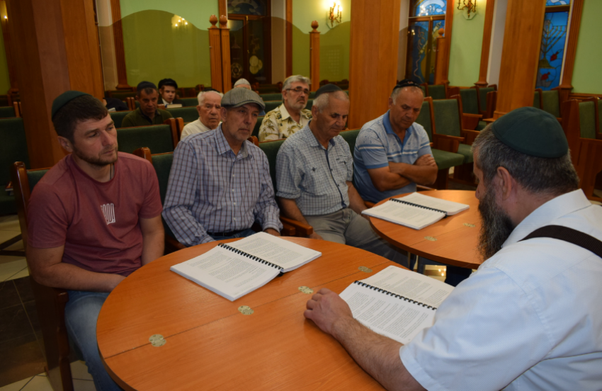 Охрану усилили у еврейской общины в Волгограде после погрома в Дагестане