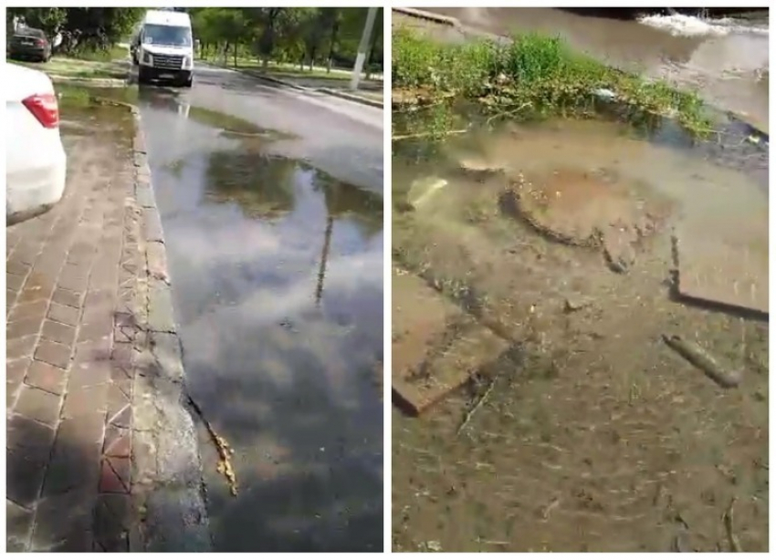 Больше месяца водой из колодца затапливает улицы на юге Волгограда