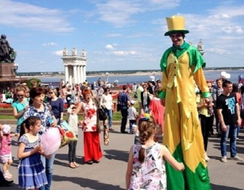 На фестивале цирковых искусств в Волгограде выступили иллюзионисты и эквилибристы
