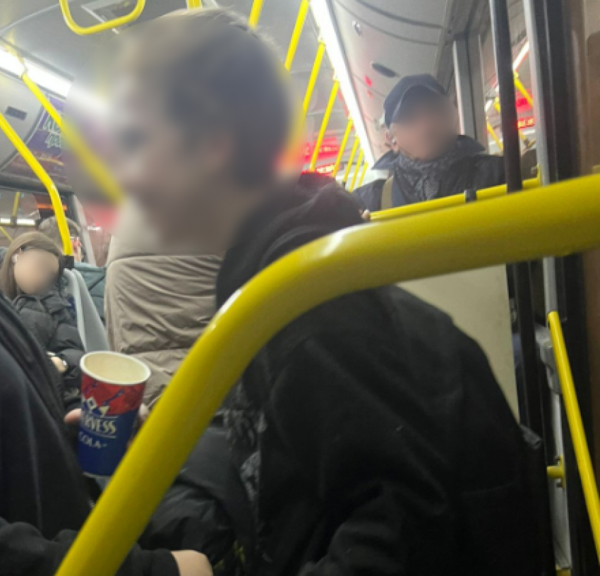 Курящий вейп 11-летка матом рассказал об интиме в волгоградском автобусе