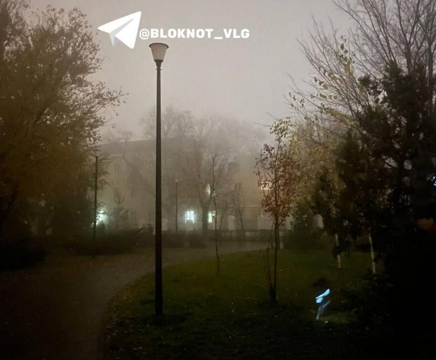 Популярный сквер в центре Волгограда погрузился во тьму 