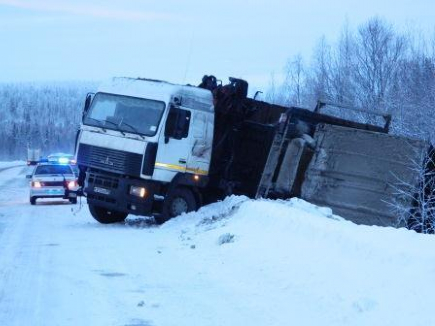 Под Волгоградом 28-летний ростовчанин на КамАЗе врезался в Suzuki: 2 пострадали