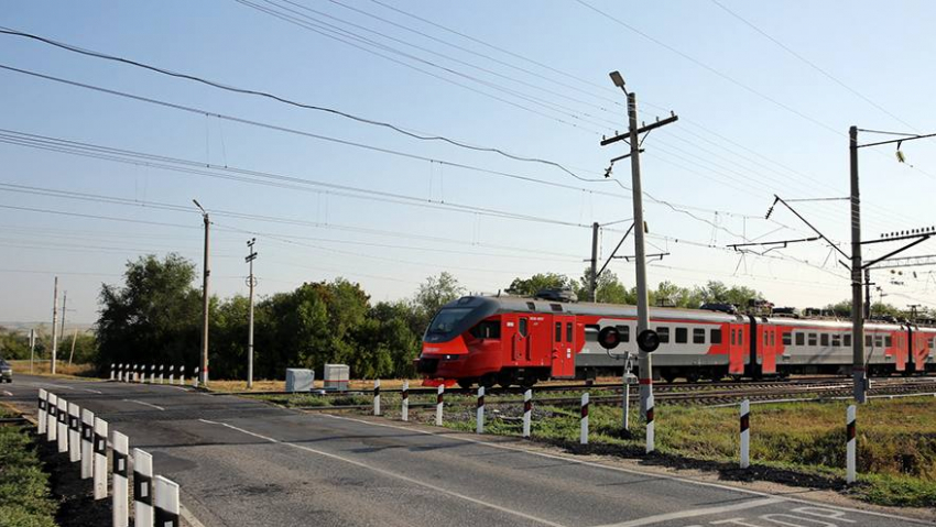 Электровоз сошел с рельсов в Волгоградской области