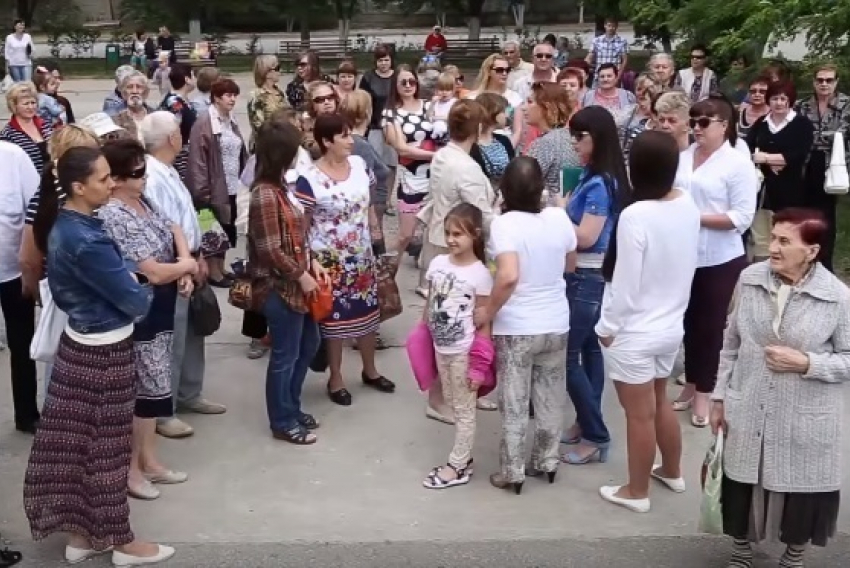 Волгоградцам пообещали в ближайшие дни добавить автобусы на маршрут №88 и не строить мусорный завод