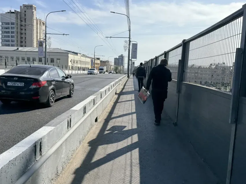 Снятые защитные экраны не вернут на мост в центре Волгограда