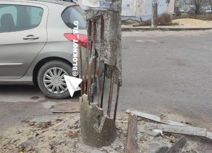 Воплощением русского «авось» стал разрушенный столб в Волгограде