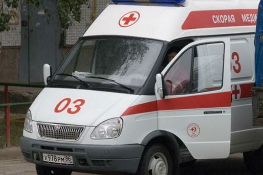 В Волгоградской области под колеса авто попали двое детей﻿