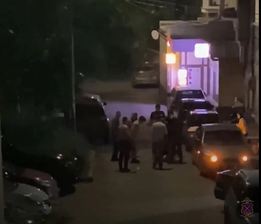Распустивших руки в центре Волгограда молодчиков вычислили по видеозаписи