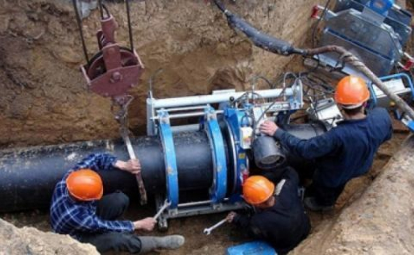 На набережной Волгограда проложили 130 метров новой трубы водопровода 