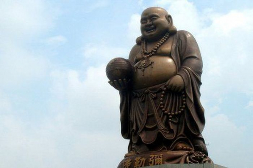 В Волгограде хозяин бара расплатился с долгами статуей Будды