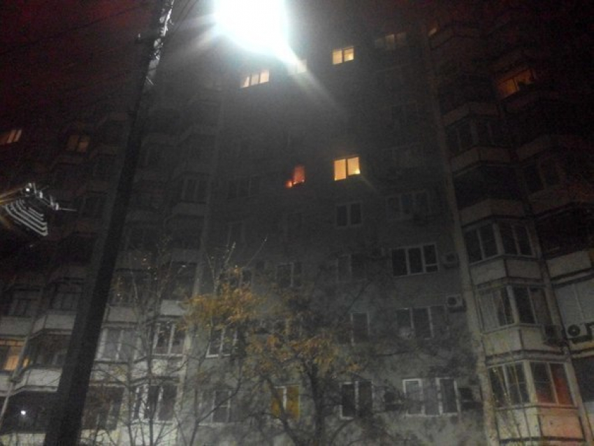 В Волгограде на пожаре в собственной квартире пострадал мужчина