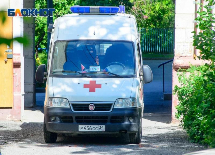 Сбил насмерть пешехода и попал в больницу водитель Lada в Волгоградской области