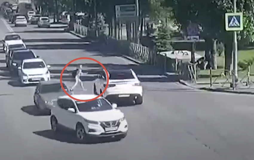 «Безмоглых не жалко»: 11-летнюю волгоградку обвинили в ДТП — её сбил Mercedes на зелёной «зебре»