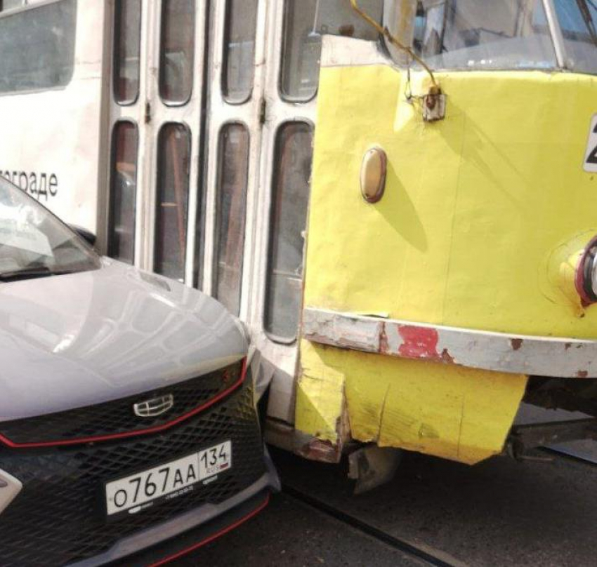 Два трамвая урезали маршрут в Волгограде