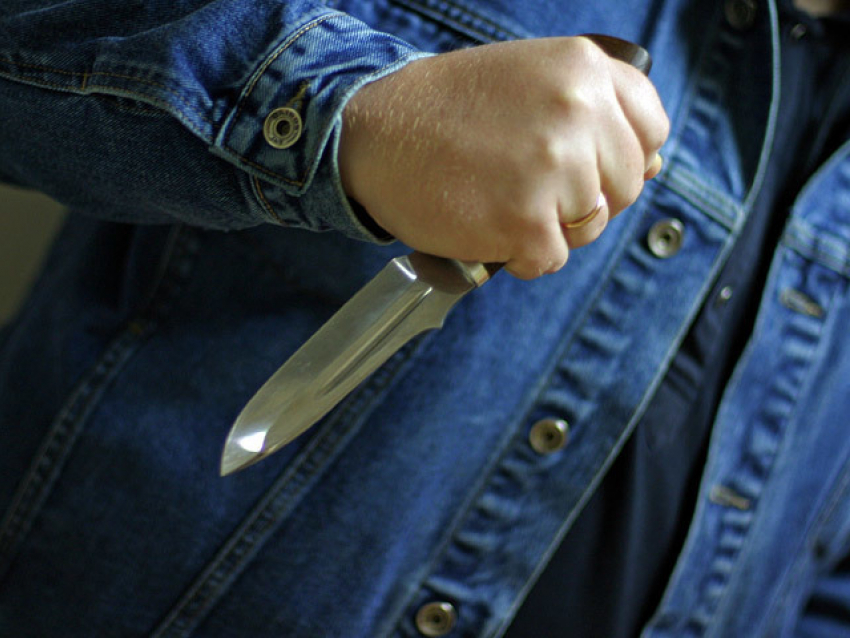В Волгограде 35-летний мужчина пытался зарезать 28-летнюю сожительницу