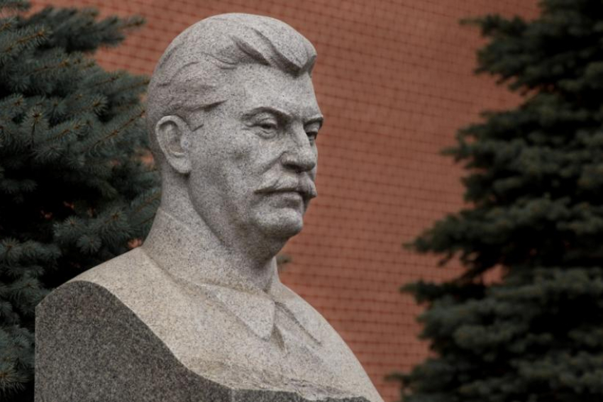Памятники Сталину
