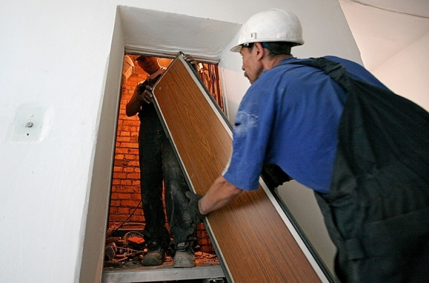 В Волгоградской области началась массовая замена лифтов
