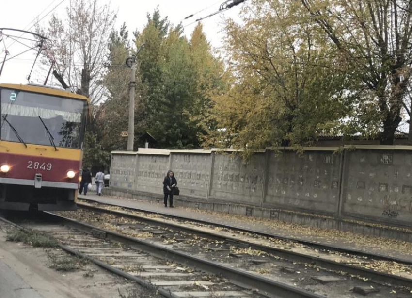 Легковушка протаранила трамвай №7 в Волгограде