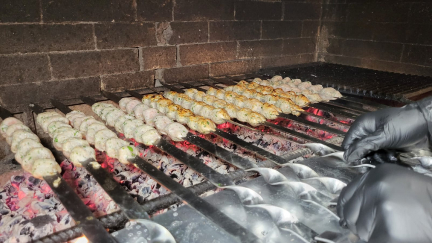 Повар на мангал в кафе «Мясной Двор"