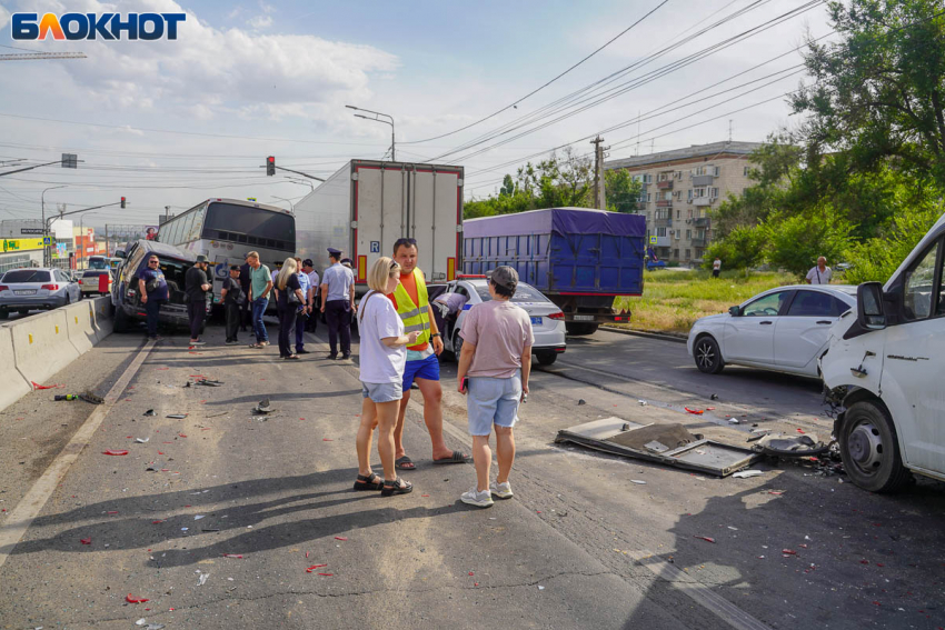 Появились подробности о пострадавших в ДТП с 10 машинами в Волгограде