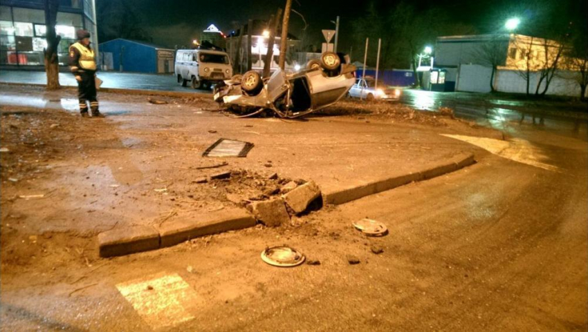 В Волгограде в ДТП пострадали 19-летний москвич и его друг