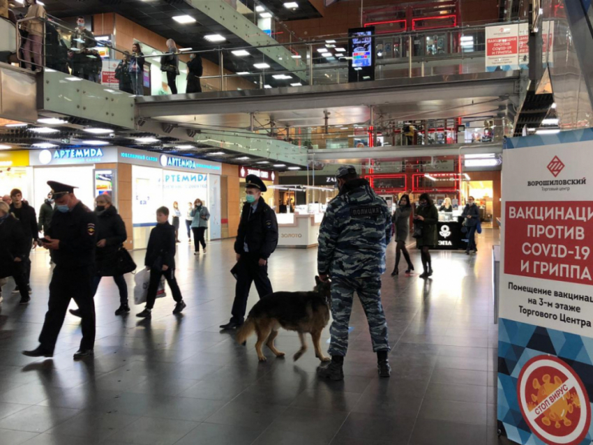 В Волгограде эвакуировали два торговых центра