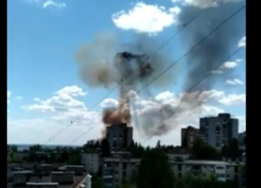 Автозаправка взорвалась на севере Волгограда: на видео попал столб огня