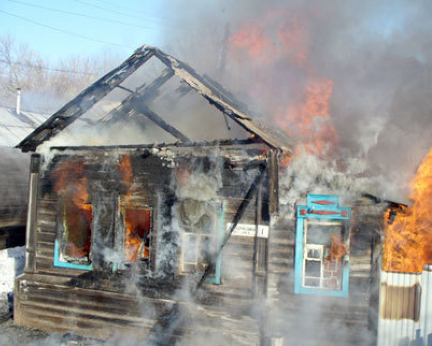 Под Волгоградом при пожаре в частном доме 1 погиб и 5 эвакуировано