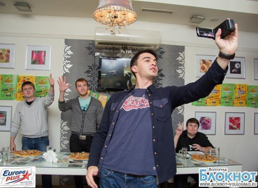 Чемпионат по скоростному поеданию пиццы в Волгограде набирает обороты. Видео