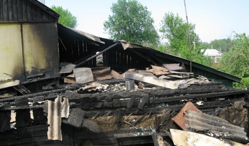 Под Волгоградом сгорел частный дом: погибла женщина