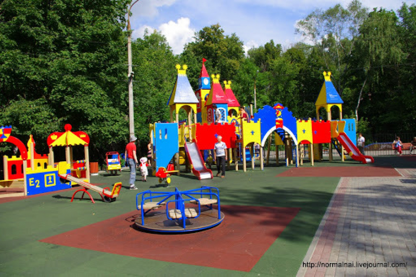 С начала года в Волгограде появилось сто новых детских площадок