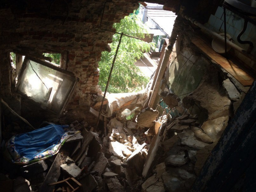 Жители рухнувшего общежития в Волгограде рассказали, как пол ушел из-под ног 