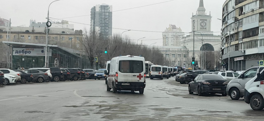 Появление колонны из 20 машин скорой объяснили в Волгограде
