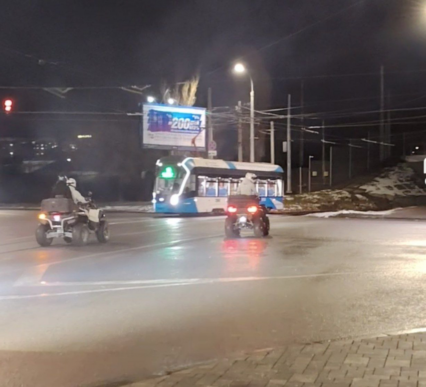 Дерзкие, громкие и вонючие устроили выкрутасы в центре Волгограда