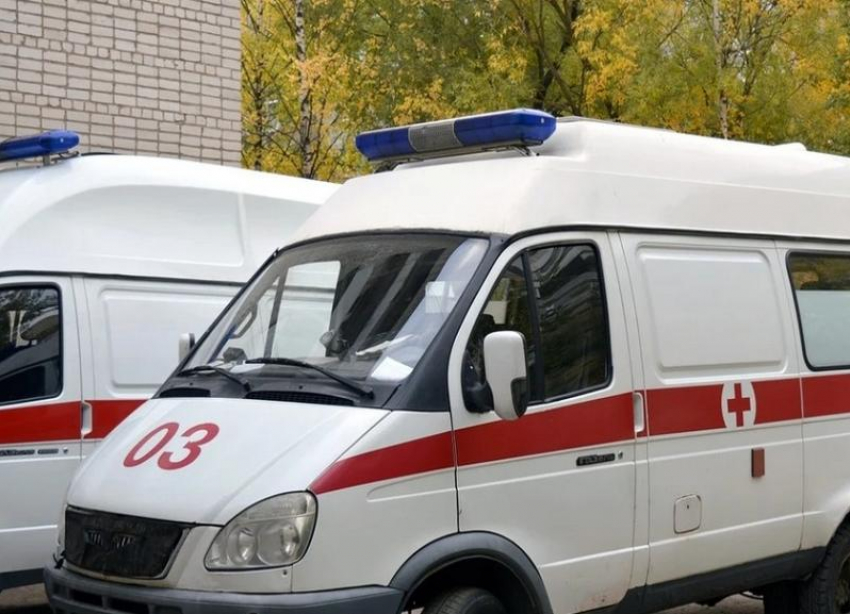 Водитель Kia Rio не уступил дорогу в Волжском: мужчина и его пассажирка в больнице