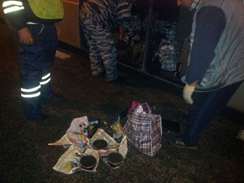 Под Волгоградом в рейсовом автобусе полицейскими изъята партия черной икры