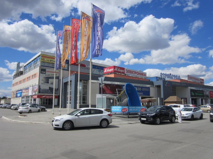 Медик насмерть разбился на ступеньках торгового центра в Волгограде