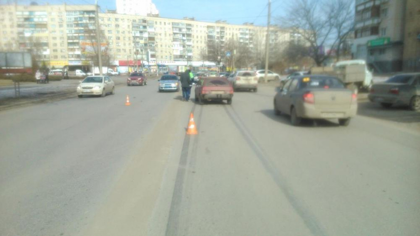 В Волгограде 18-летний водитель на ВАЗ-2109 сбил пенсионерку