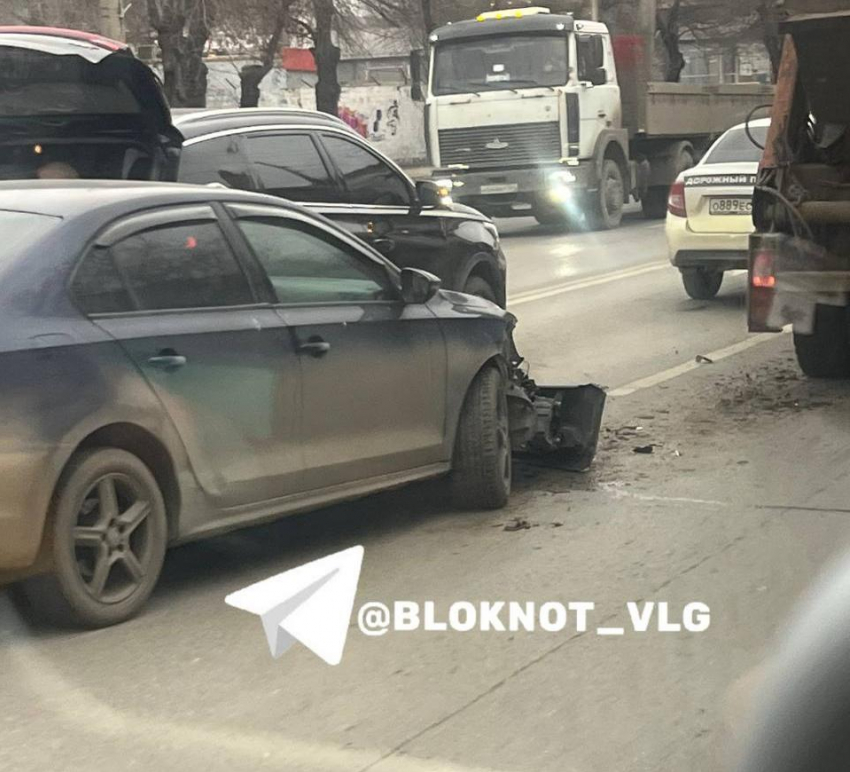 Гигантская пробка парализовала Первую продольную в Волгограде